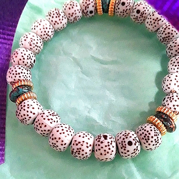 Bracelet Beaded Dalmation stone beads jade green accent beads Adjustable NEW - Picture 3 of 5